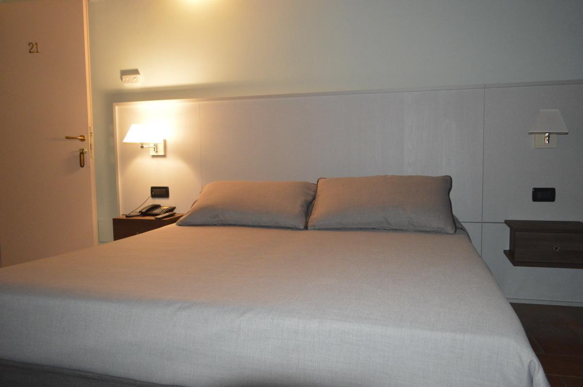 Hotel La Valle Volta Mantovana Extérieur photo