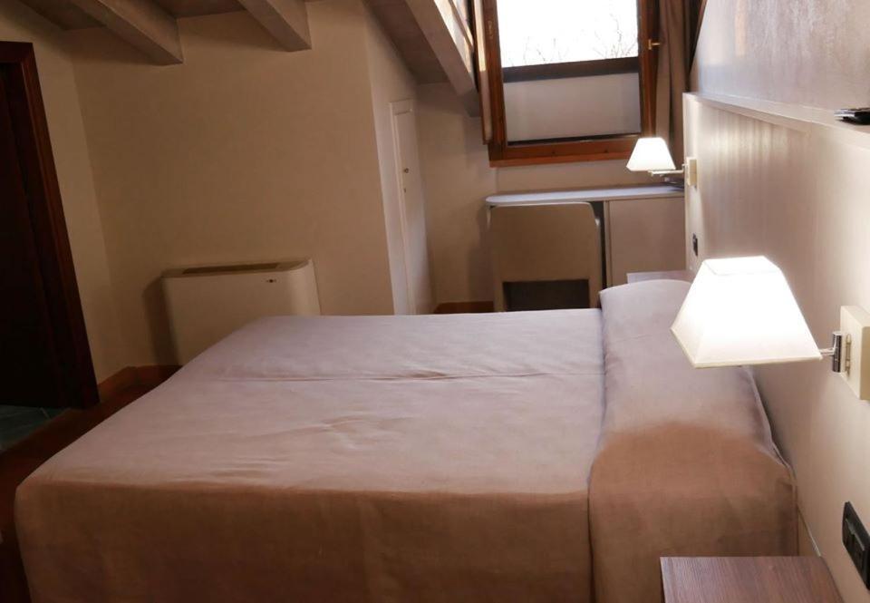 Hotel La Valle Volta Mantovana Extérieur photo
